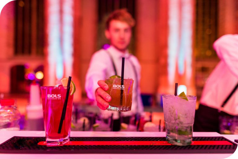 Mobiele cocktailbar met cocktails